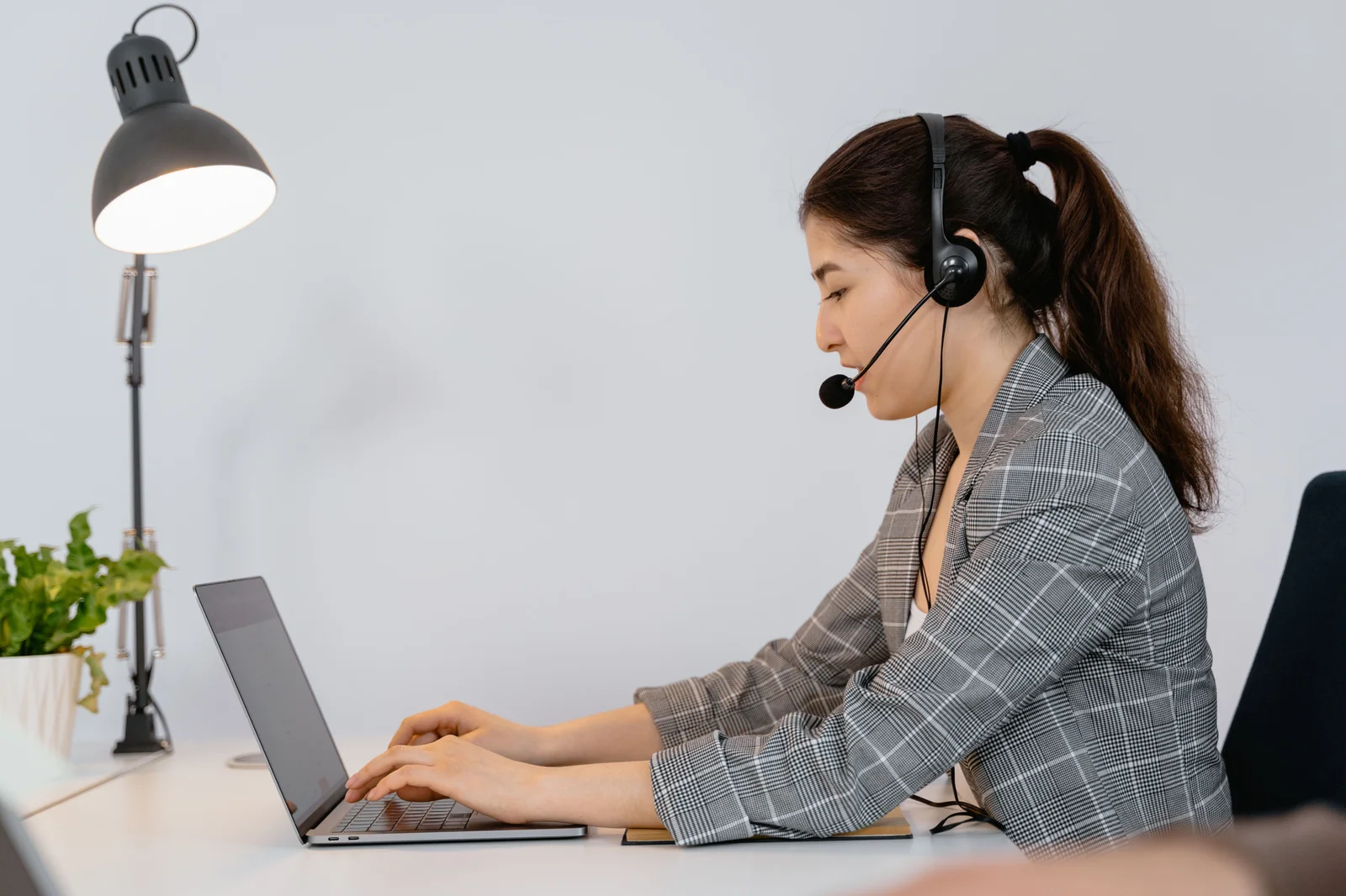 Candidate completing an AI job interview while an automated system evaluates interview responses.